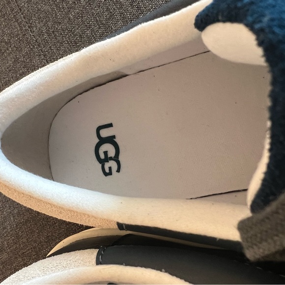 NWOB Men’s UGG Baysider Navy Leather Waterproof Sneakers - Picture 10 of 13